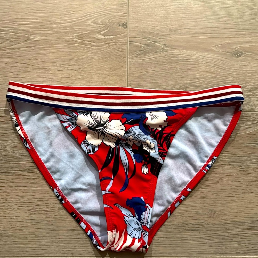 No Boundaries size (M) Bikini Bottoms. Never Worn